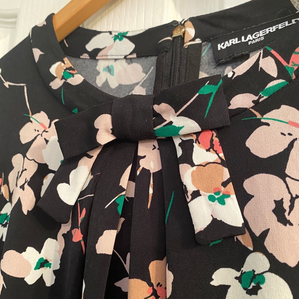 Gorgeous Floral Long-sleeve Top w/ Bow Detail - Picture 2 of 5